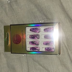 Fashion Press on Nails